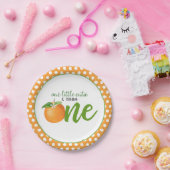 我々の小さなかわいこちゃんは一つのプレートを回している – またはドット ペーパープレート (パーティー)