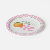 我々の小さなかわいこちゃんは1つのプレートを回している – Pk Plaid ペーパープレート (アングル)