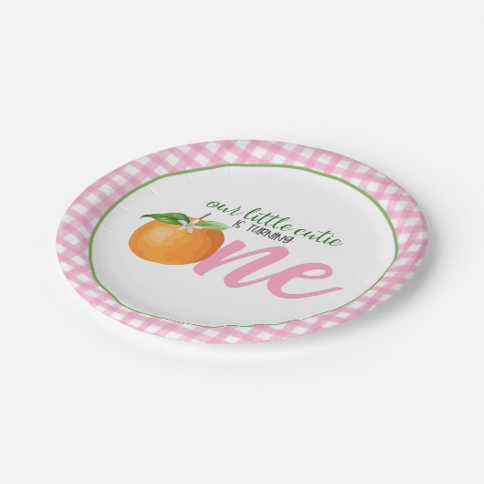 我々の小さなかわいこちゃんは1つのプレートを回している – Pk Plaid ペーパープレート (アングル)