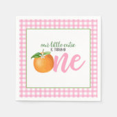 我々の小さなかわいこちゃんは、1つのナプキンを回している – Pk Plaid スタンダードカクテルナプキン (正面)