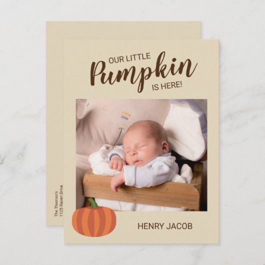 我々の小さなカボチャはここにいる秋誕生の発表 ポストカード (正面/裏面)