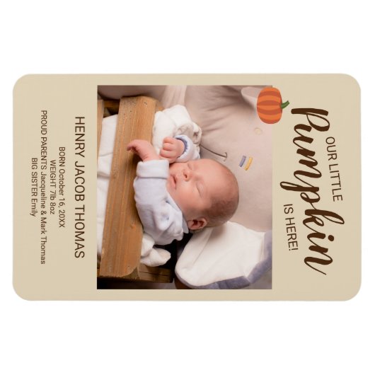 我々の小さなカボチャはここにいる秋誕生の発表 マグネット (横)