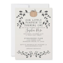 我々の小さなカボチャは一つの最初の誕生日を回している