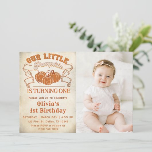 我々の小さなカボチャは、1つの誕生日写真を回している 招待状 (スタンド正面)