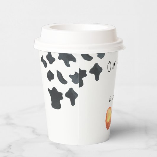 我々の小さなナゲットは1つの子供の誕生日を回している 紙コップ (右)