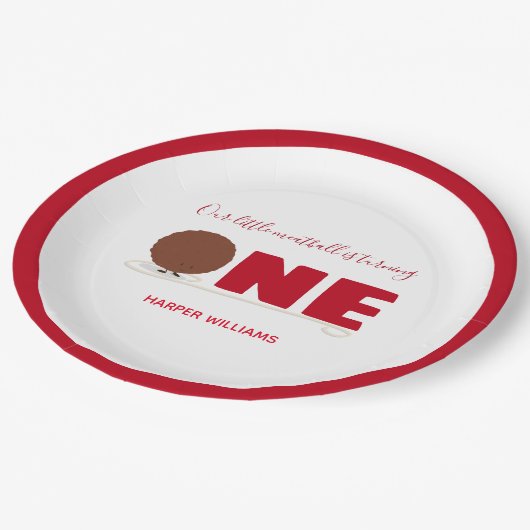 我々の小さなミートボールが1歳の誕生日を飾る ペーパープレート (アングル)