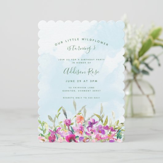 我々の小さなヤンドフラワーパープルフローラ誕生日 招待状 (スタンド正面)