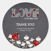 我々の小さな愛のバグchalkboard赤ちゃんシャワー ラウンドシール (正面)