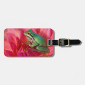 我々の庭の花の上で太平洋の木のカエル ラゲッジタグ (正面横)