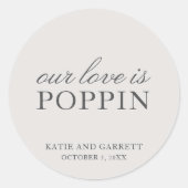 我々の愛はポッピンエレガントグレイ結婚式の引き出物 ラウンドシール (正面)