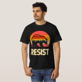 我々の救公園に抵抗 – マウンテン・ベアの保全 Tシャツ (正面フル)