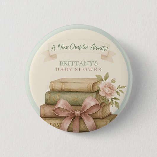 我々の新しいチャプターがピンクの弓ベビーシャワーを待つ 缶バッジ (正面)