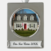 我々の新しいホームパーソナライズされたホリデーフォトキープサケ シルバープレートバナーオーナメント (正面)