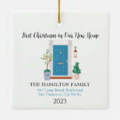 我々の新しいホーム初めてのクリスマスブルーフロントドア セラミックオーナメント (裏面)