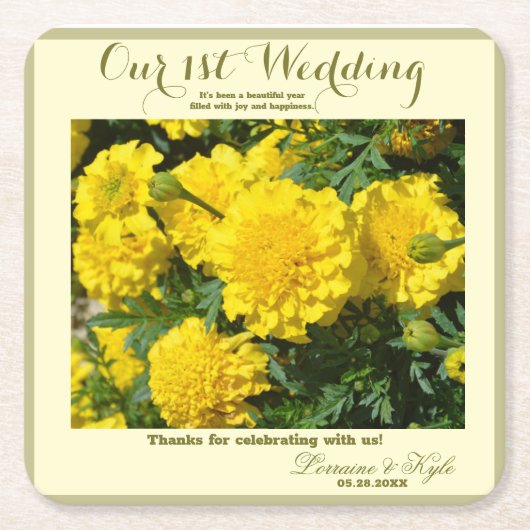 我々の最初結婚の記念日のイエローカーネーション スクエアペーパーコースター (正面)