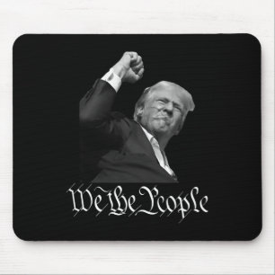 我々の民に拳を上げるトランプ マウスパッド