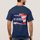 「我々の民主主義から手を離せ」 Tシャツ (裏面)