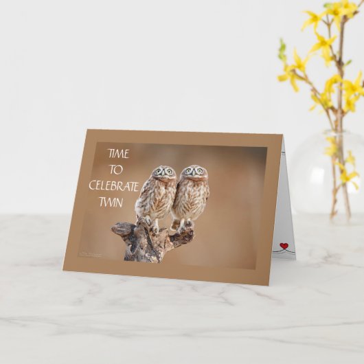 我々の誕生日の双子はおもしろいを持っ祝よう カード (黄色い花)