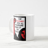 我々の進歩的な女性への連帯 コーヒーマグカップ (正面左)