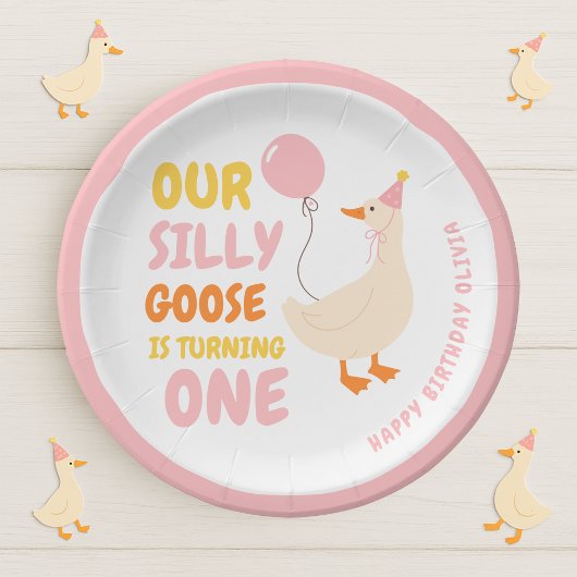 我々の間抜け鵞鳥が一羽に変わる | カラフル ペーパープレート