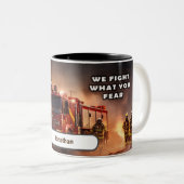 我々はあなたが消防士を恐れているものを戦う ツートーンマグカップ (正面右)