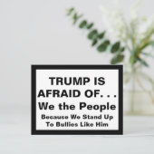 我々はいじめをする立場なので、トランプは恐れている ポストカード (スタンド正面)