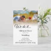 我々はそれを行う – 牧草地キスをするでカップル エンクロージャーカード (スタンド正面)