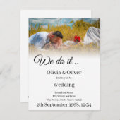 我々はそれを行う – 牧草地キスをするでカップル エンクロージャーカード (正面/裏面)