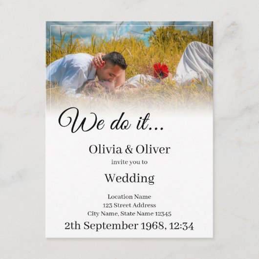 我々はそれを行う – 牧草地キスをするでカップル エンクロージャーカード (正面)