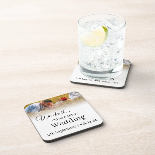 我々はそれを行う – 牧草地キスをするでカップル コースター (右側)