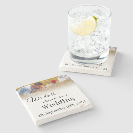 我々はそれを行う – 牧草地キスをするでカップル ストーンコースター (横)