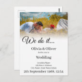 我々はそれを行う – 牧草地キスをするでカップル ポストカード (正面/裏面)