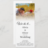 我々はそれを行う – 牧草地キスをするでカップル 招待状 (正面/裏面)