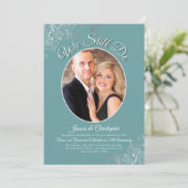 我々はまだシルバーカールティール(緑がかった色)の結婚誓いの更新を行う 招待状 (スタンド正面)