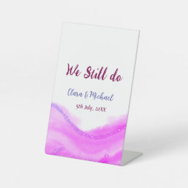 我々はまだピンクの紫色の水色のグリッター輝きを行う 台座サイン