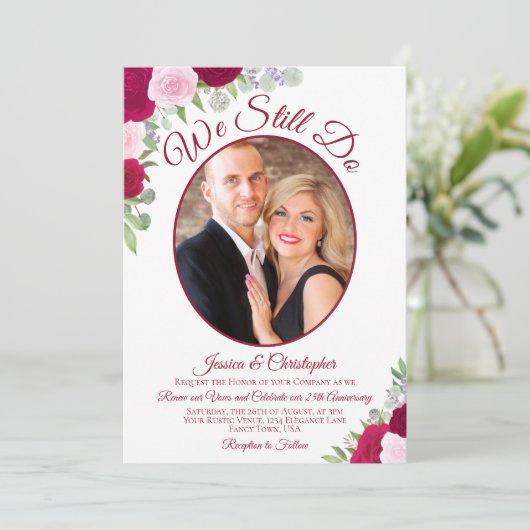 我々はまだマゼンタピンクのバラと写真の誓いの更新をする 招待状 (スタンド正面)