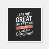 我々はまだ素晴らし恥ずかしい感じアンチトランプ スタンダードカクテルナプキン (正面)