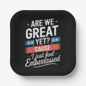 我々はまだ素晴らし恥ずかしい感じアンチトランプ ペーパープレート (正面)