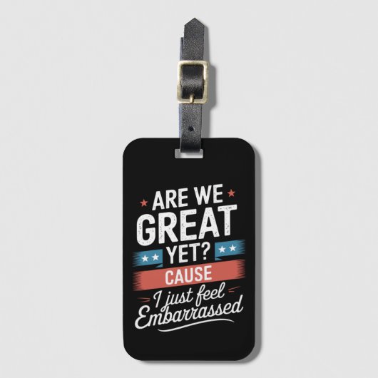 我々はまだ素晴らし恥ずかしい感じアンチトランプ ラゲッジタグ (正面縦)
