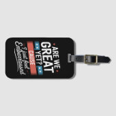 我々はまだ素晴らし恥ずかしい感じアンチトランプ ラゲッジタグ (正面横)