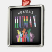 我々はみな人間の手カラフルだ メタルオーナメント (左)
