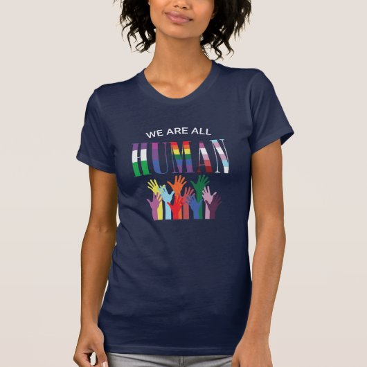 我々はみな人間カラフルの手の女だ Tシャツ (正面)