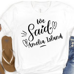 我々はアメリアアイランドホワイトおもしろいバチェロレッテと言った Tシャツ<br><div class="desc">結婚式モダンやバチェロレッテの取得のための可愛い遠くにデザイン。黒い渦巻形のティーに「アメリア島」という言葉は、ハートを持っていて、必ず気づかれる。バチェロレッテ先….アメリア島，リハ擦り切れたーサルディナーと一緒にあなたの結婚式のパーティー。</div>