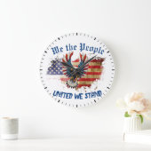 我々はアメリカ統一された国旗のワシを立っている人々 ラージ壁時計 (ホーム)