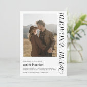 我々はシックな婚約した婚約パーティ写モダン真 招待状 (スタンド正面)