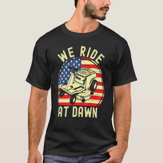 我々はドーン芝刈りパパアメリカンに乗る Tシャツ (正面)