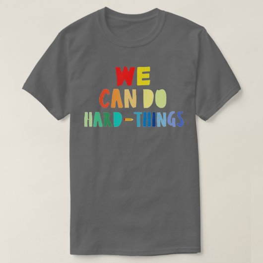 我々はハード事ができる新学期おもしろい先生 Tシャツ (デザイン正面)
