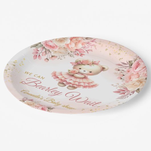 我々はピンクの女の子の赤ちゃんシャワーを待つことができる ペーパープレート (アングル)