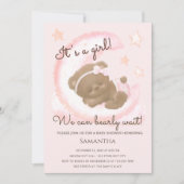我々はピンクの月の赤ちゃんシャワー女の子を待つことができる 招待状 (正面)