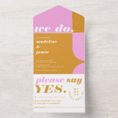 我々はピンクモダン&イエローのレトロ抽象芸術を行う オールインワン招待状 (内側)